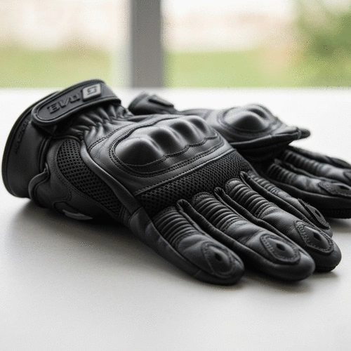 Essential Motorcycle Gloves for Every Season: Protection and Grip Explained